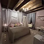 Oda ve Kahvaltı Cristalli Di Luce